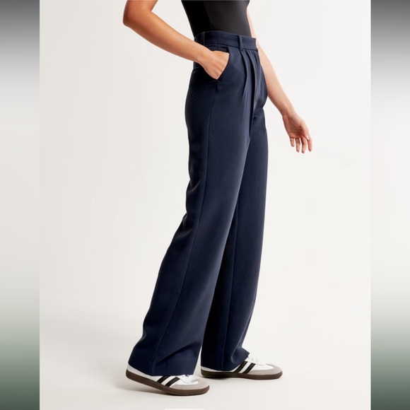 A&F Sloane Tailored Wide Leg Pant in Navy - Picture 3 of 12